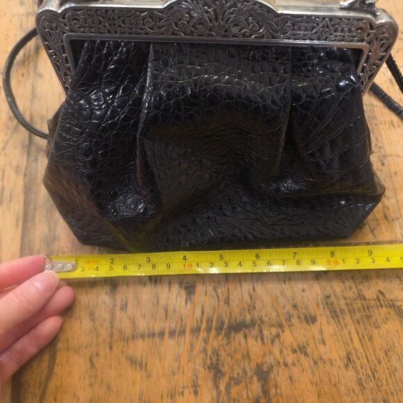 BRIGHTON Vtg Black Embossed Leather Bag Silver Kiss Lock Gothic Romantic Purse‎ - Picture 6 of 8